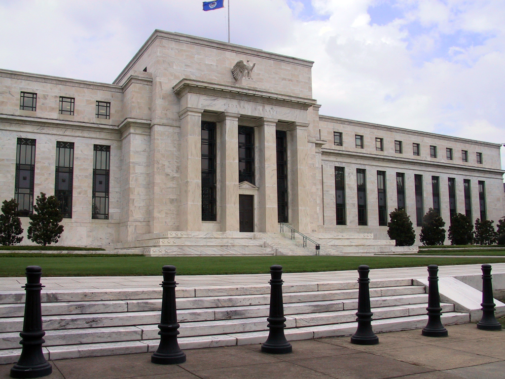 Altın boğaları NFP ile Fed şahinlerinin öne çıkmasıyla geri adım atıyor