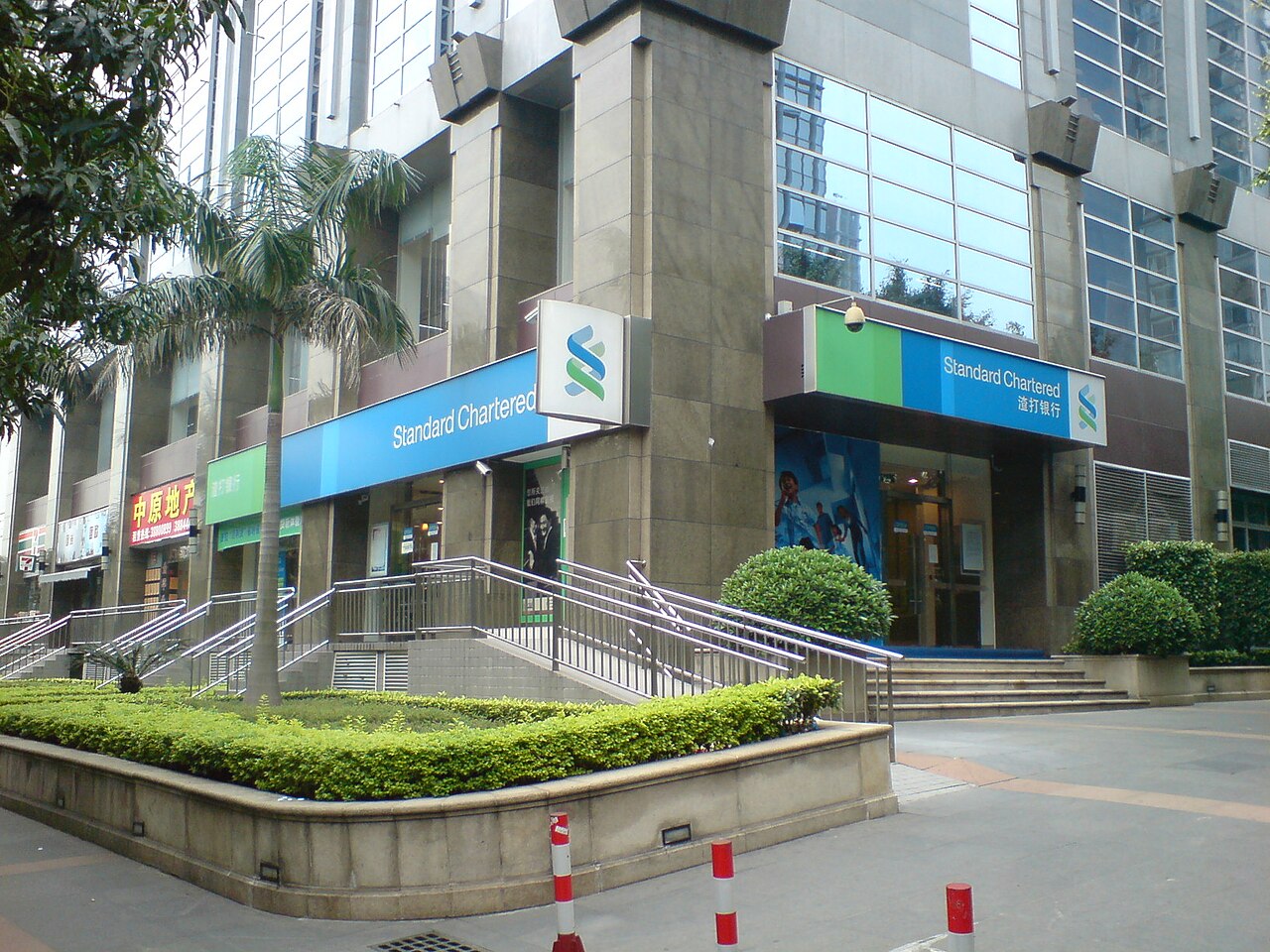 Standard Chartered: Avrupa'da 2027'de Sağ Kayma Riski